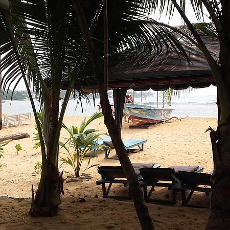 Sea Song Bed and Breakfast Unawatuna Exteriör bild