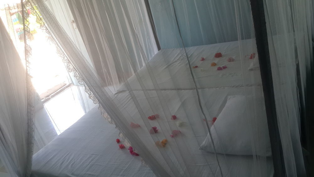 Sea Song Bed and Breakfast Unawatuna Exteriör bild