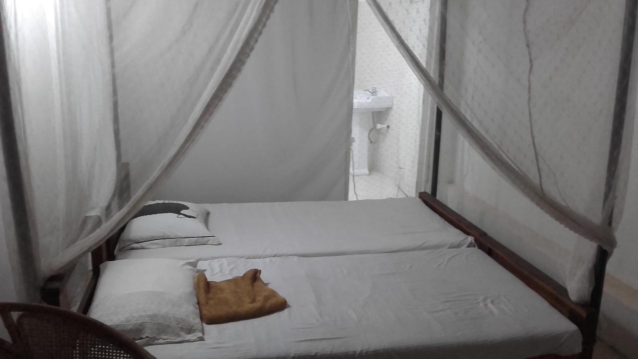 Sea Song Bed and Breakfast Unawatuna Exteriör bild
