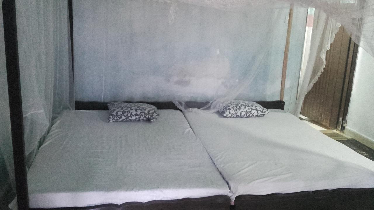 Sea Song Bed and Breakfast Unawatuna Exteriör bild