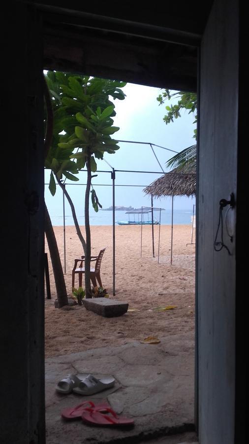 Sea Song Bed and Breakfast Unawatuna Exteriör bild